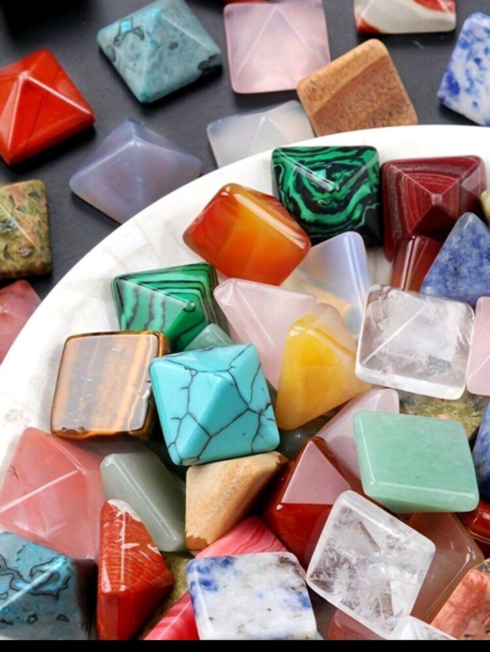 30 Pcs Mixed Gemstone Pyramid Stone Set - Multicolor